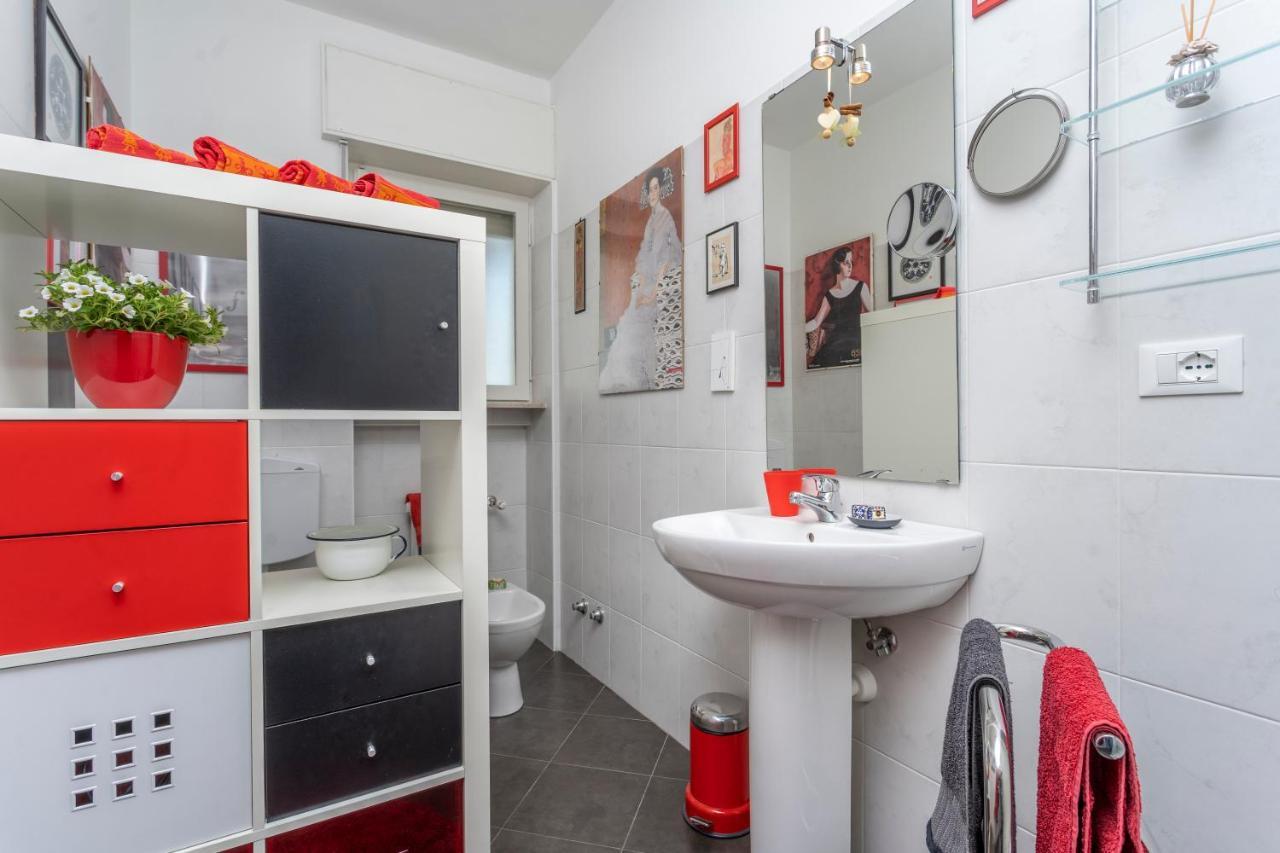 Udine Viale Venezia Huge Red Apartment Bagian luar foto