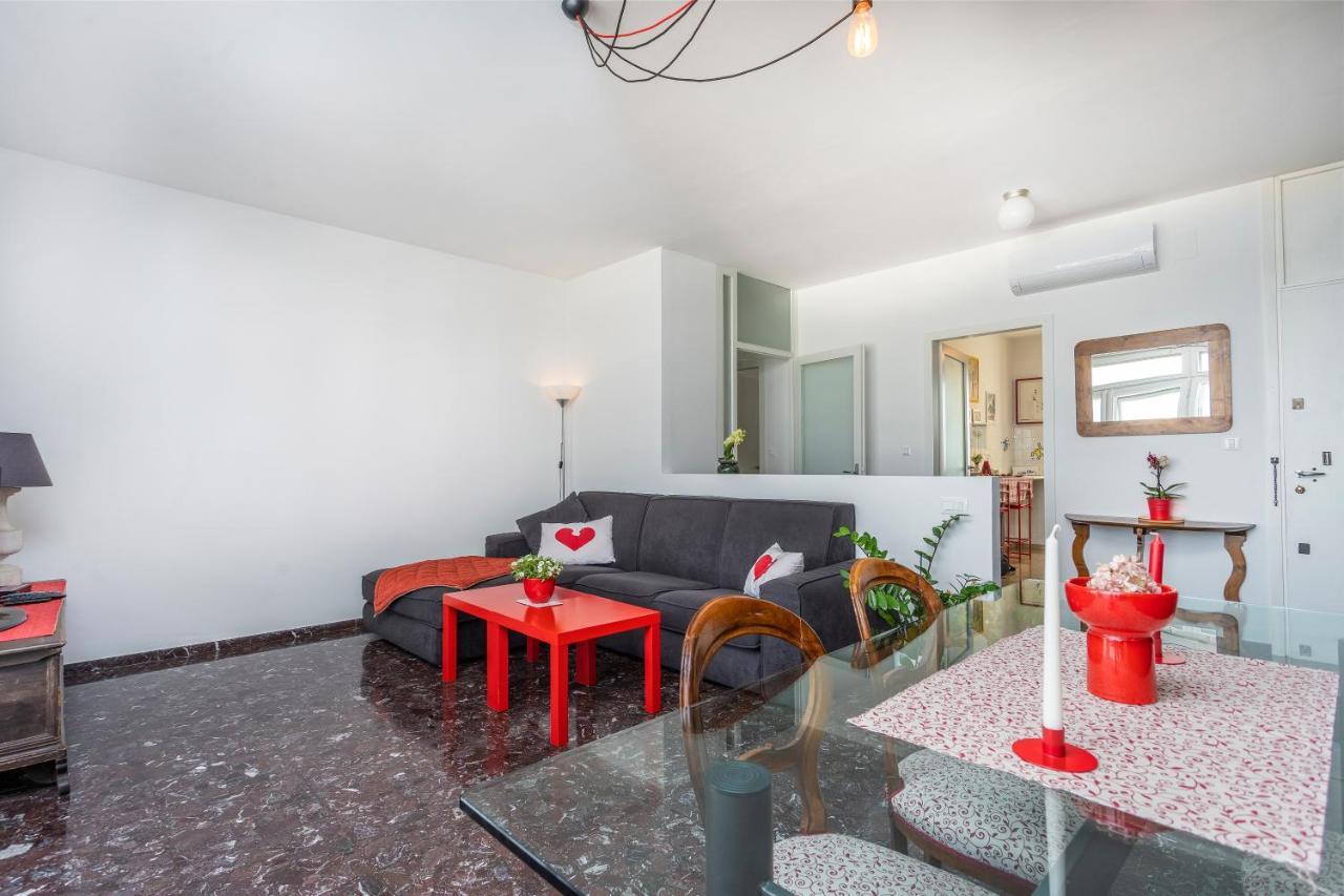 Udine Viale Venezia Huge Red Apartment Bagian luar foto