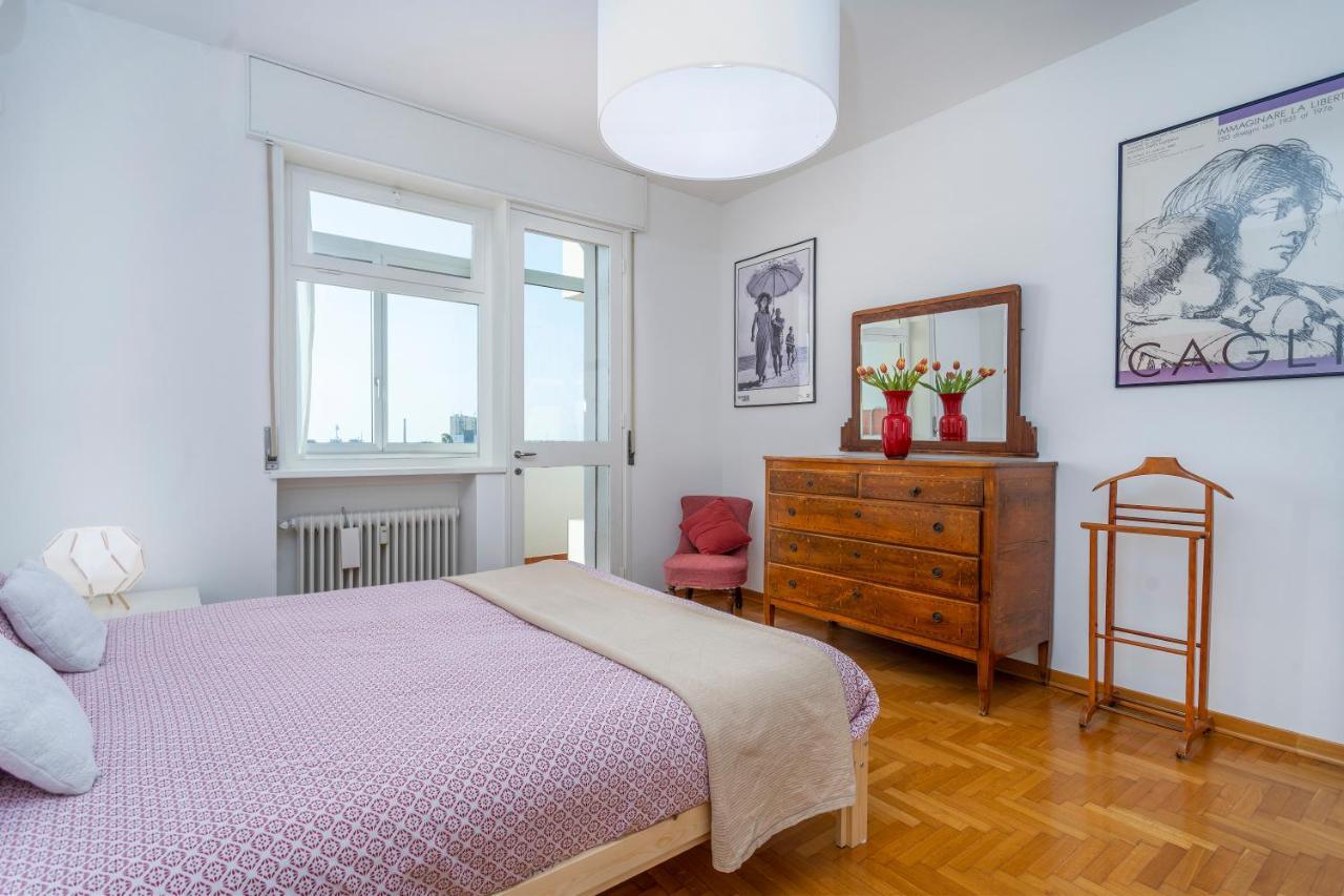 Udine Viale Venezia Huge Red Apartment Bagian luar foto