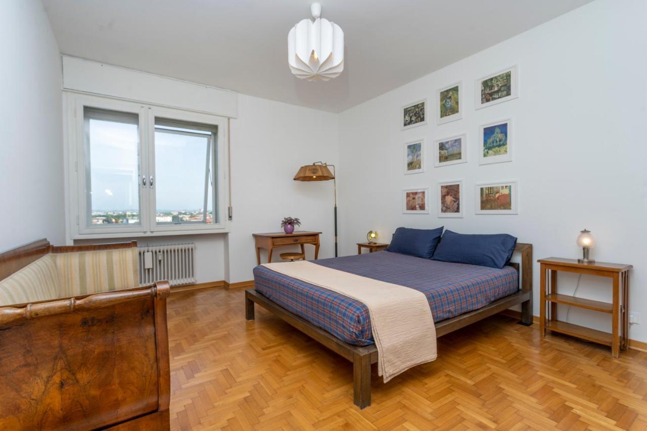 Udine Viale Venezia Huge Red Apartment Bagian luar foto
