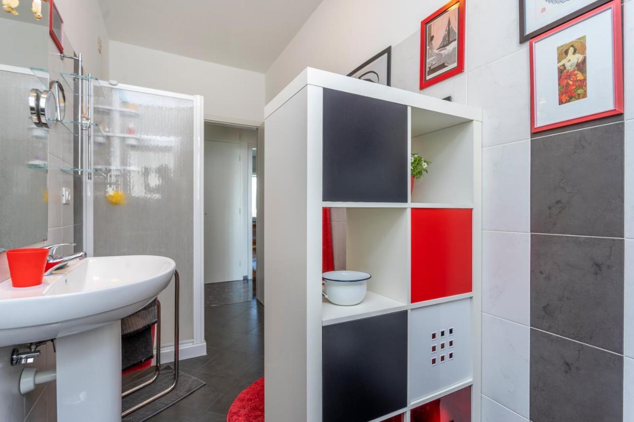 Udine Viale Venezia Huge Red Apartment Bagian luar foto